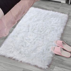FLUFFY RUG